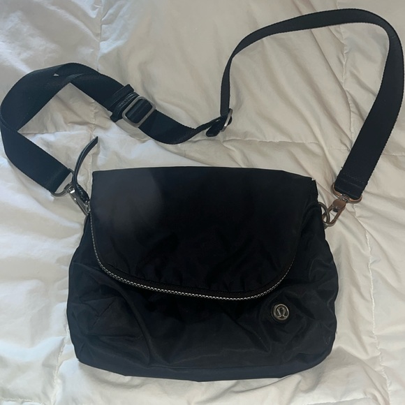 lululemon athletica Handbags - Lululemon Festival Bag Black